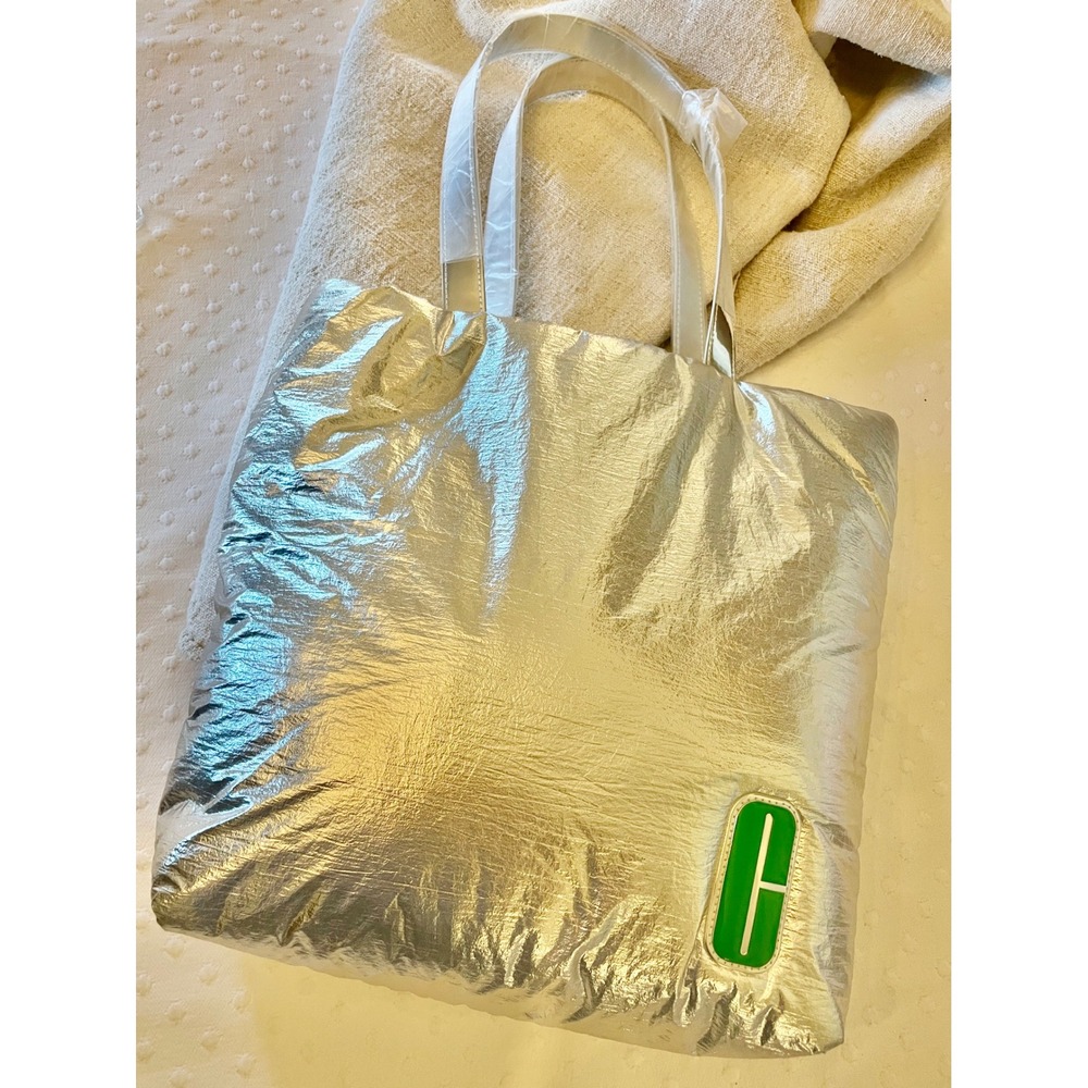 Clinique Metallic Silver Puffer Tote Bag Limited Edition Green Lining Magnetic